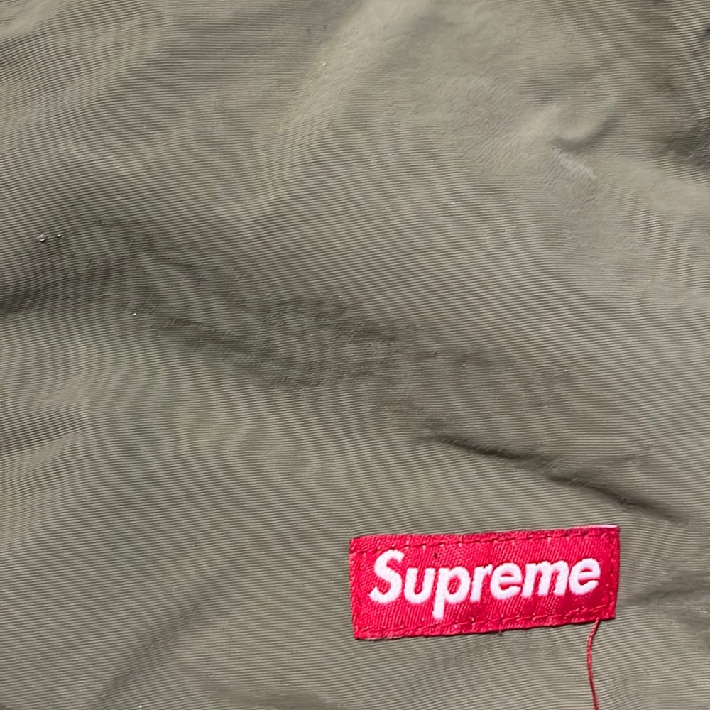 SUPREME green gradient piping water short